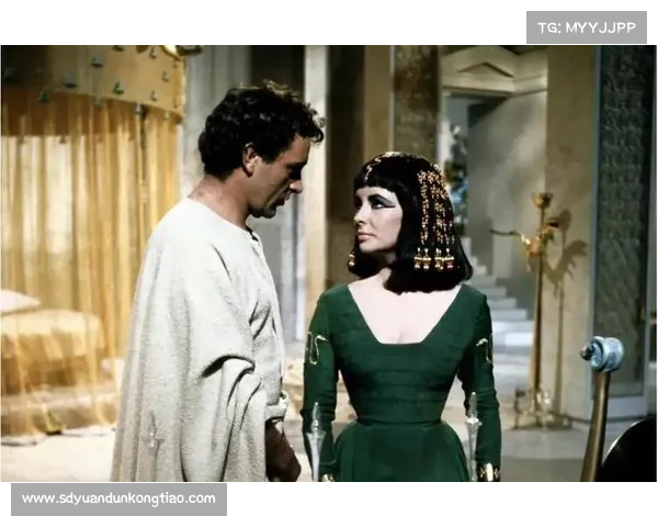 埃及艳后与古代权力的博弈：一位女王的魅力与历史传奇